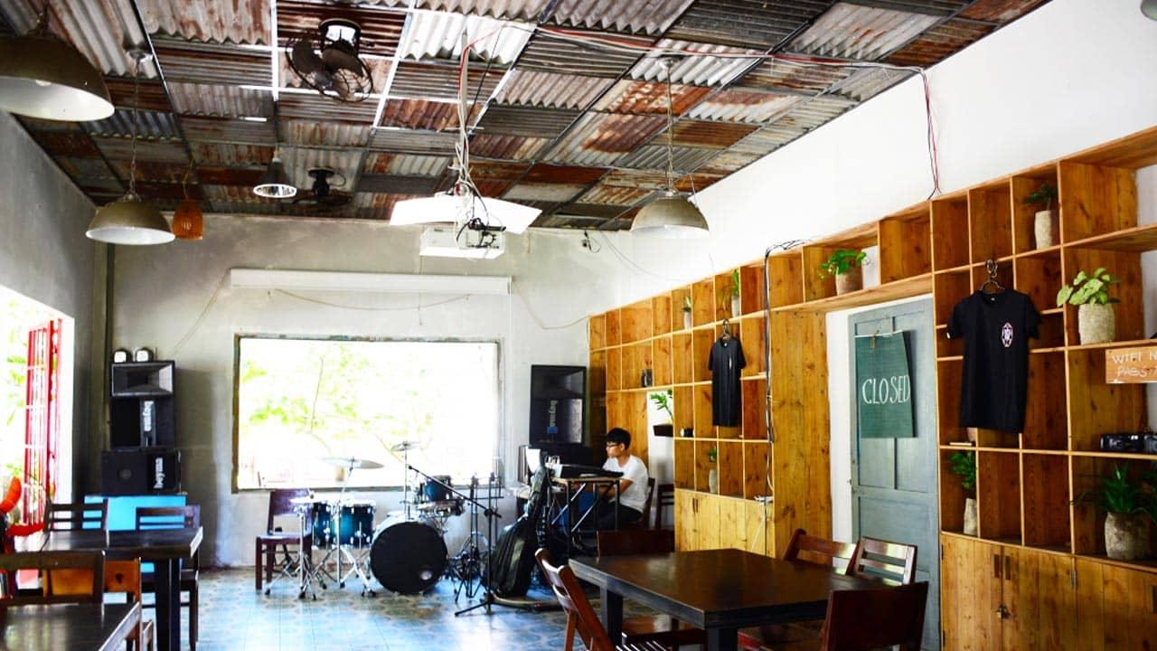 Book cafe sách Phương Nam là địa điểm nhiều bạn trẻ chọn làm nơi học tập, làm việc